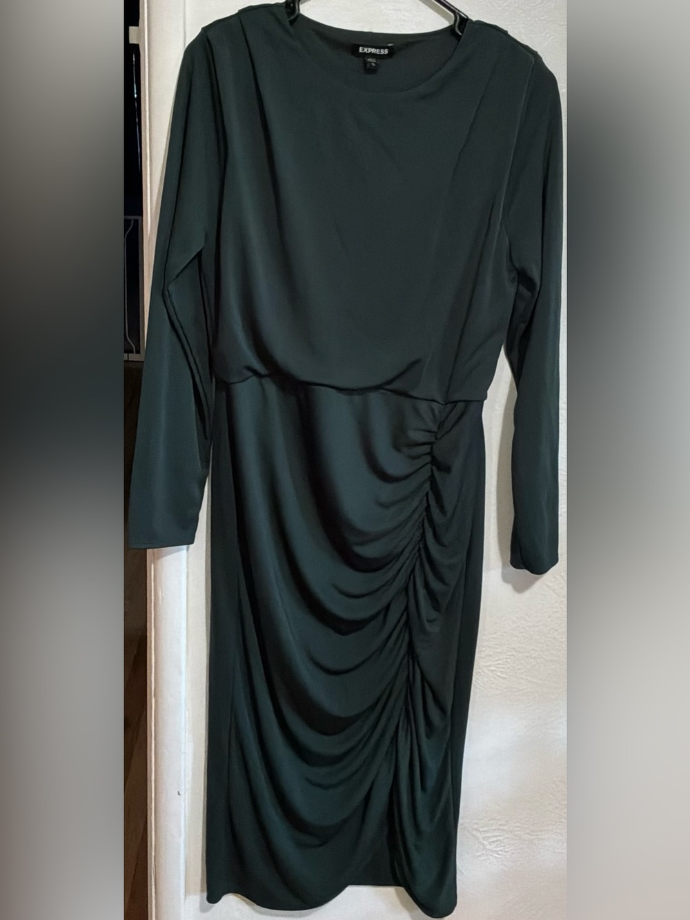 #59 NWOT Express Dark Green Long Sleeve Ruched Midi Dress Size M